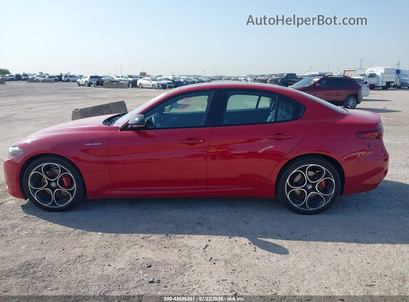 ZARFANBN5N7652811 2022 ALFA ROMEO GIULIA Red Widok wnętrza 360 stopni