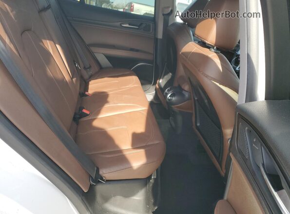 ZASFAKAN1J7C19353 2018 ALFA ROMEO STELVIO White Vista de los asientos traseros