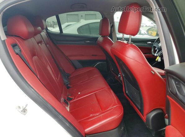 ZASFAKAN8J7B76761 2018 ALFA ROMEO STELVIO Белый Вид задней части салона