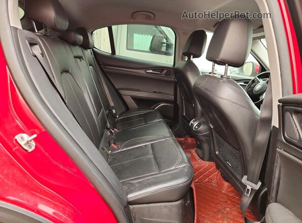 ZASFAKANXJ7B76745 2018 ALFA ROMEO STELVIO Red Սալոնի հետևի տեսք