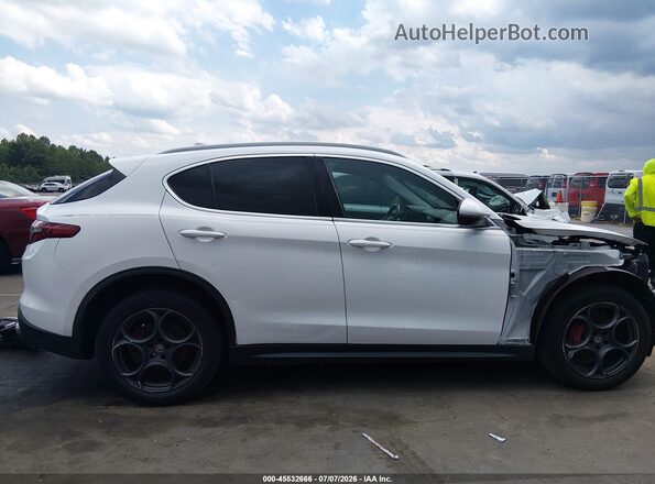 ZASFAKBN0J7B73416 2018 ALFA ROMEO STELVIO White Vista interior trasera