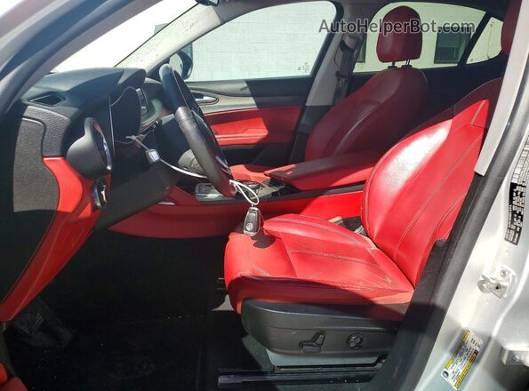 ZASFAKBN1J7B97630 2018 ALFA ROMEO STELVIO Серебряный Вид салона спереди