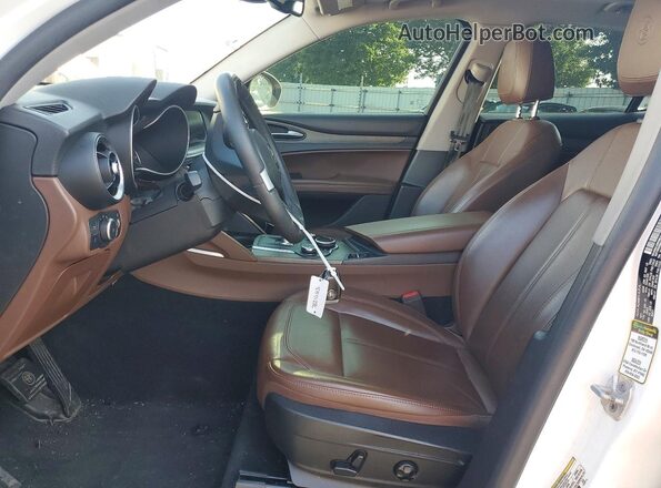 ZASFAKBN2J7B99712 2018 ALFA ROMEO STELVIO White Widok wnętrza z przodu