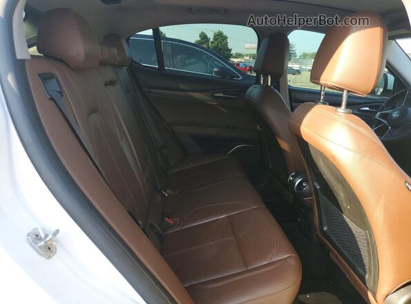 ZASFAKBN2J7B99712 2018 ALFA ROMEO STELVIO White Widok wnętrza z tyłu