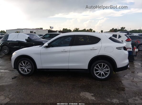 ZASFAKBN8J7B80694 2018 ALFA ROMEO STELVIO White Панорамний вид салону 360°