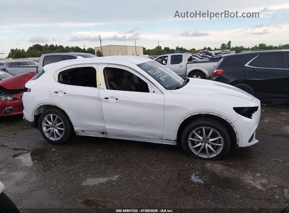 ZASFAKBN8J7B80694 2018 ALFA ROMEO STELVIO White Вид задньої частини салону