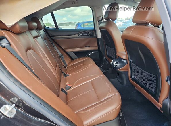 ZASFAKBN8J7C24273 2018 ALFA ROMEO STELVIO Black Widok wnętrza z tyłu