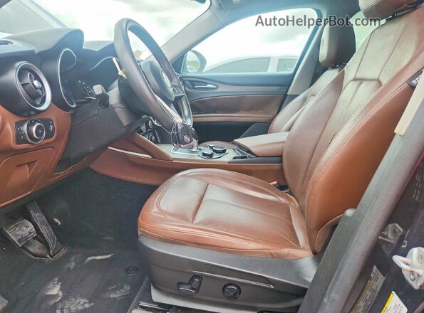 ZASFAKBN8J7C24273 2018 ALFA ROMEO STELVIO Black Widok wnętrza z przodu