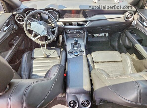 ZASFAKNN3J7C10647 2018 ALFA ROMEO STELVIO Серебряный Вид панели приборов