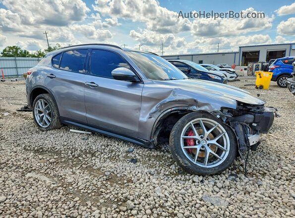 ZASFAKNN3J7C10647 2018 ALFA ROMEO STELVIO Серебряный Передняя правая четверть
