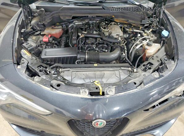 ZASFAKNN7J7B89642 2018 ALFA ROMEO STELVIO Black Vista del compartimento del motor