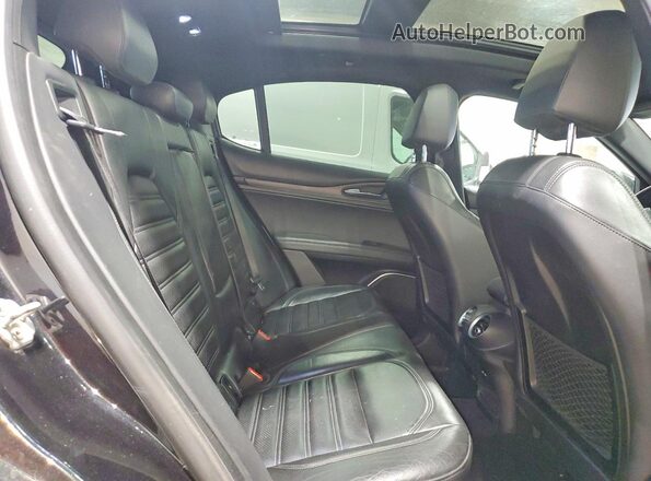 ZASFAKNN7J7B89642 2018 ALFA ROMEO STELVIO Black Vista interior trasera