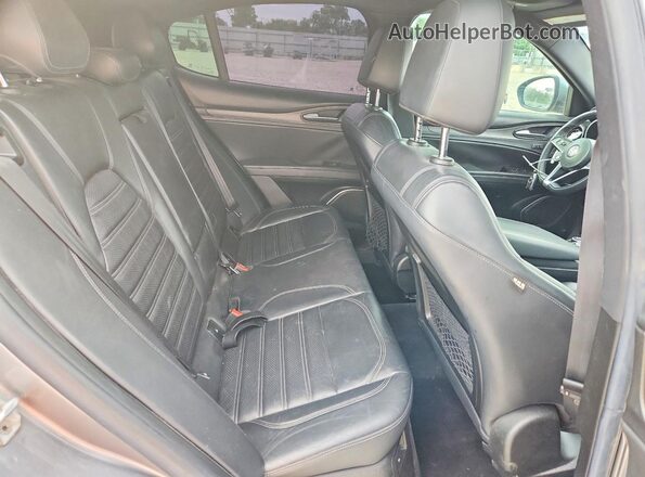 ZASFAKNN8J7B80173 2018 ALFA ROMEO STELVIO Серый Вид задней части салона