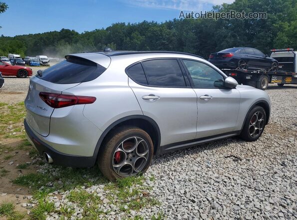 ZASFAKPN1J7B92565 2018 ALFA ROMEO STELVIO Gray Trasero derecho