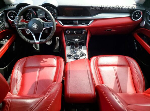 ZASFAKPN1J7B92565 2018 ALFA ROMEO STELVIO Gray Vista del salpicadero