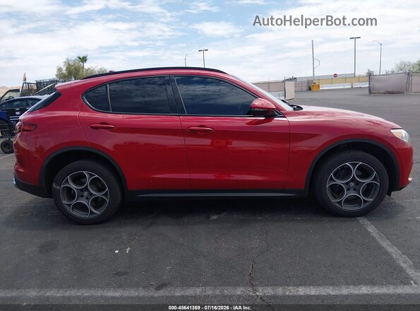 ZASFAKPN2J7B77203 2018 ALFA ROMEO STELVIO Красный Вид задней части салона