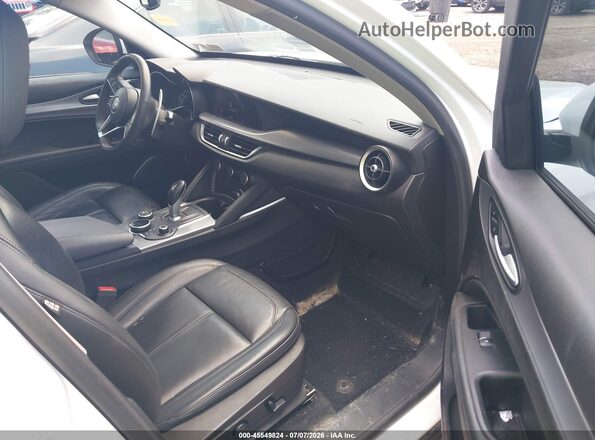 ZASFAKPN7J7B86964 2018 ALFA ROMEO STELVIO Белый Вид салона спереди