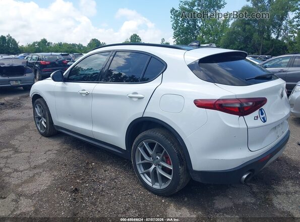 ZASFAKPN7J7B86964 2018 ALFA ROMEO STELVIO Белый Панорамный вид салона 360°