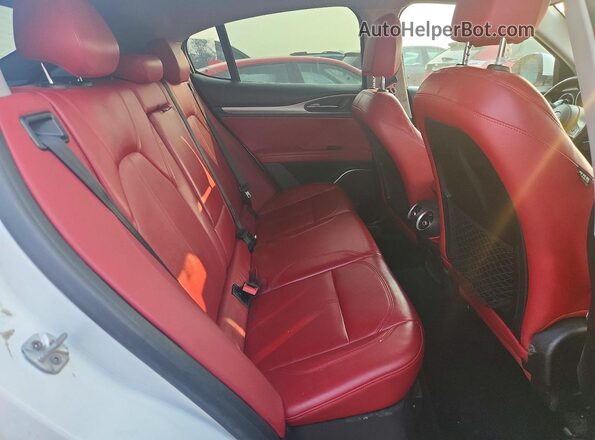 ZASFAKPN9J7B78607 2018 ALFA ROMEO STELVIO Белый Вид задних сидений