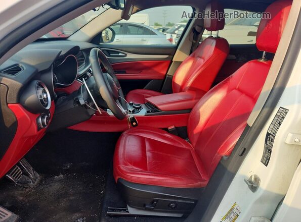 ZASFAKPN9J7B78607 2018 ALFA ROMEO STELVIO Белый Вид салона спереди