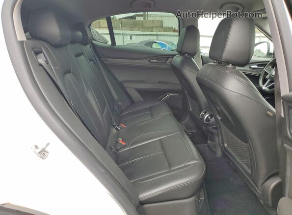 ZASPAJAN3K7C71311 2019 ALFA ROMEO STELVIO White Widok wnętrza z tyłu
