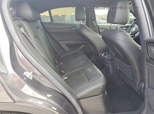 ZASPAJAN3P7D59704 2023 ALFA ROMEO STELVIO Silver Widok tylnych siedzeń