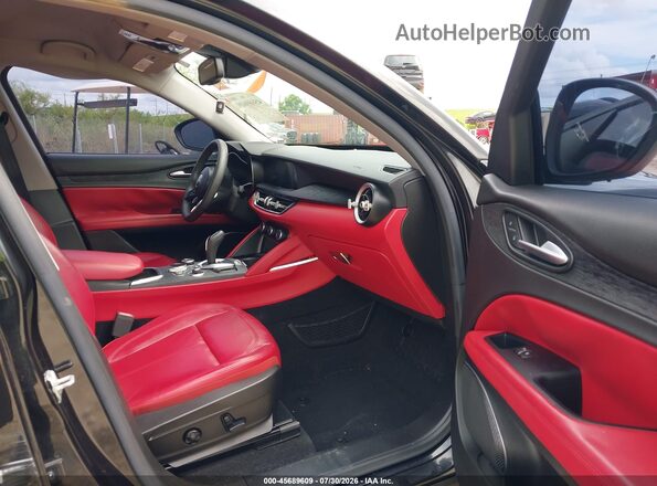 ZASPAJAN9L7C74053 2020 ALFA ROMEO STELVIO Black Front interior view