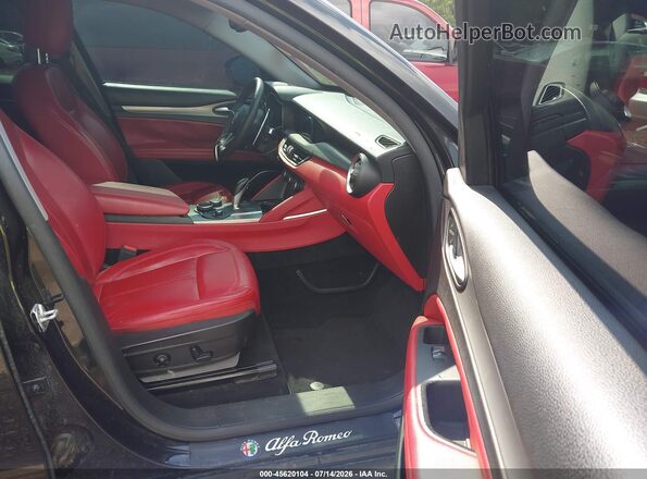 ZASPAJANXK7C50732 2019 ALFA ROMEO STELVIO Black Front interior view