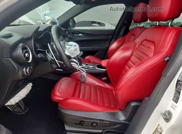 ZASPAJANXN7D26857 2022 ALFA ROMEO STELVIO Белый Вид салона спереди