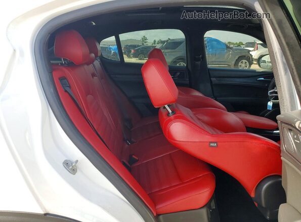 ZASPAJANXN7D26857 2022 ALFA ROMEO STELVIO Белый Вид задней части салона