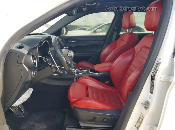 ZASPAJANXN7D26857 2022 ALFA ROMEO STELVIO Белый Вид салона спереди