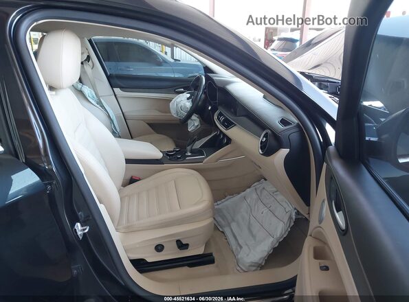 ZASPAKBN0K7C49321 2019 ALFA ROMEO STELVIO Черный Вид салона спереди