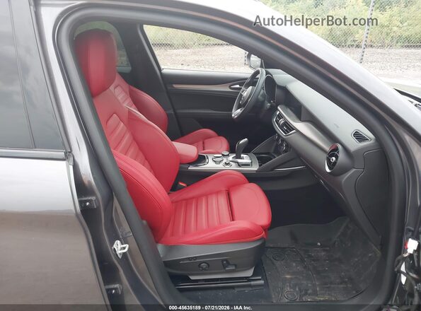 ZASPAKBN0R7D82980 2024 ALFA ROMEO STELVIO Gray Вид салону спереду