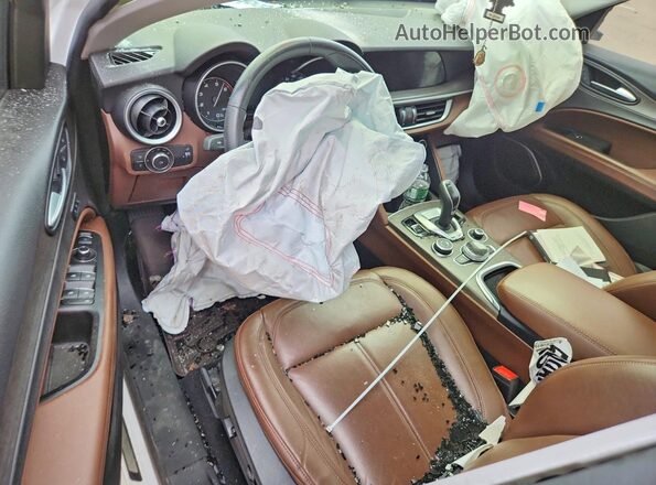 ZASPAKBN1L7C87772 2020 ALFA ROMEO STELVIO White Widok deski rozdzielczej
