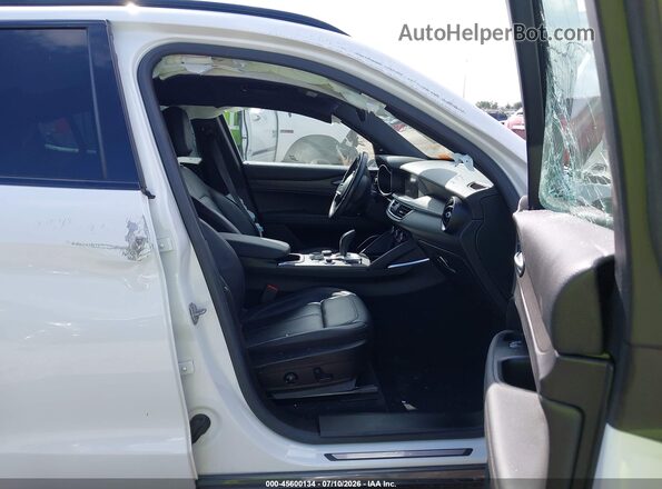 ZASPAKBN1P7D54683 2023 ALFA ROMEO STELVIO White Вид салону спереду