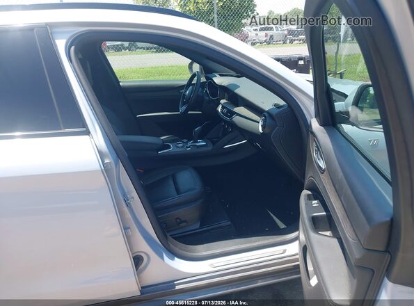 ZASPAKBN3N7D41334 2022 ALFA ROMEO STELVIO Silver Սալոնի դիմացի տեսք