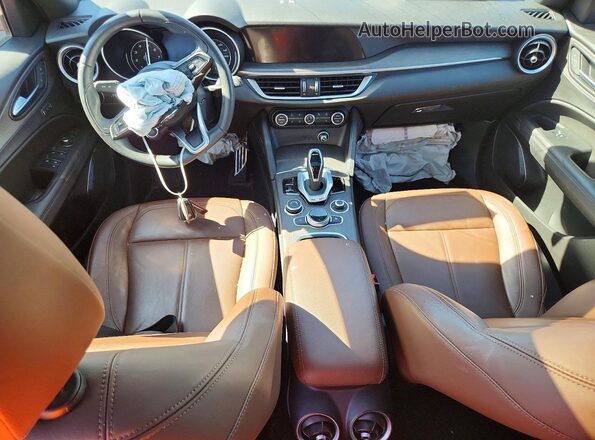 ZASPAKBN3P7D50537 2023 ALFA ROMEO STELVIO Red Widok deski rozdzielczej