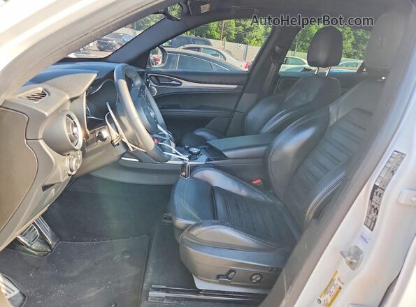 ZASPAKBN4K7C41206 2019 ALFA ROMEO STELVIO White Front interior view