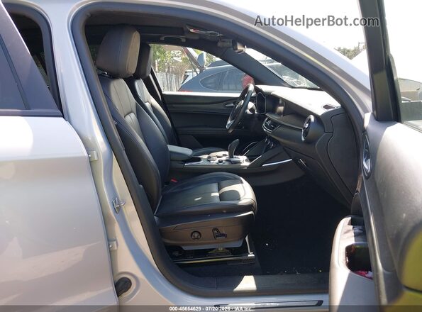 ZASPAKBN8N7D40065 2022 ALFA ROMEO STELVIO Light Blue Front interior view