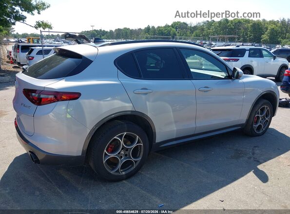 ZASPAKBN8N7D40065 2022 ALFA ROMEO STELVIO Light Blue 360 interior view