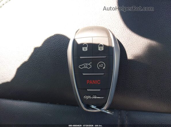 ZASPAKBN8N7D40065 2022 ALFA ROMEO STELVIO Light Blue Dashboard view