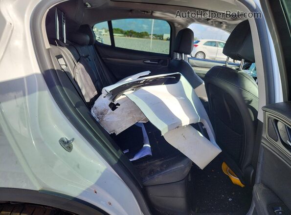 ZASPAKBN9K7C43811 2019 ALFA ROMEO STELVIO White Vista de los asientos traseros