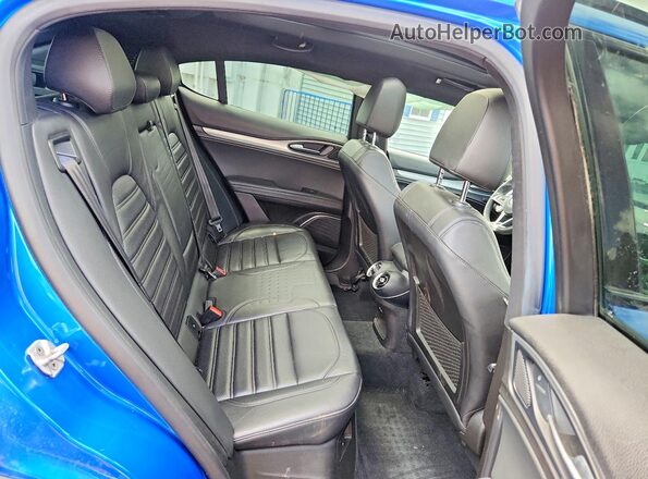 ZASPAKBN9K7C52170 2019 ALFA ROMEO STELVIO Blue Rear interior view