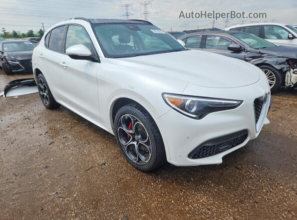 ZASPAKBN9M7D03802 2021 ALFA ROMEO STELVIO White Front right