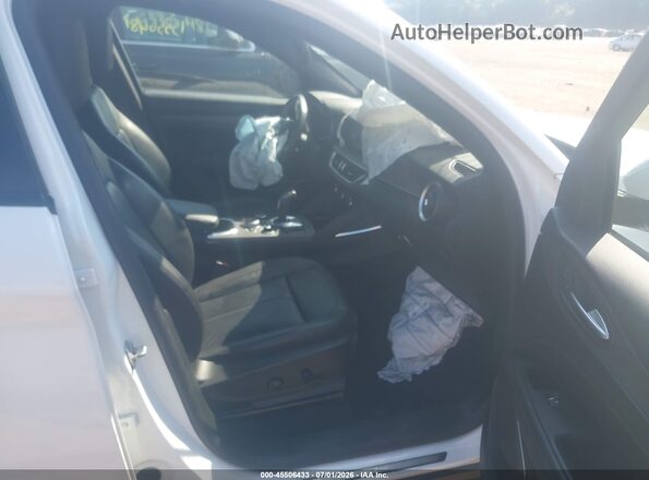 ZASPAKBNXN7D40990 2022 ALFA ROMEO STELVIO White Widok wnętrza z przodu