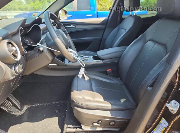 ZASPAKBNXP7D54214 2023 ALFA ROMEO STELVIO Black Vista interior delantera