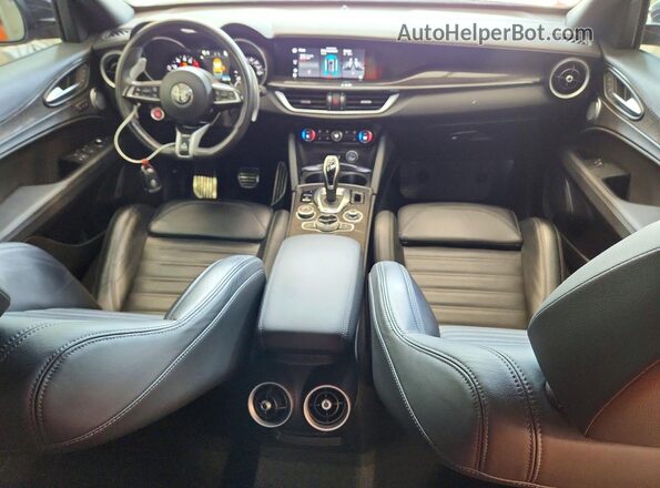 ZASPAKEVXN7D29600 2022 ALFA ROMEO STELVIO Red Вид панелі приладів