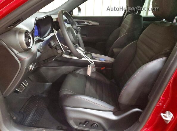 ZASPATTW9S3086461 2025 ALFA ROMEO OTHER Красный Вид салона спереди
