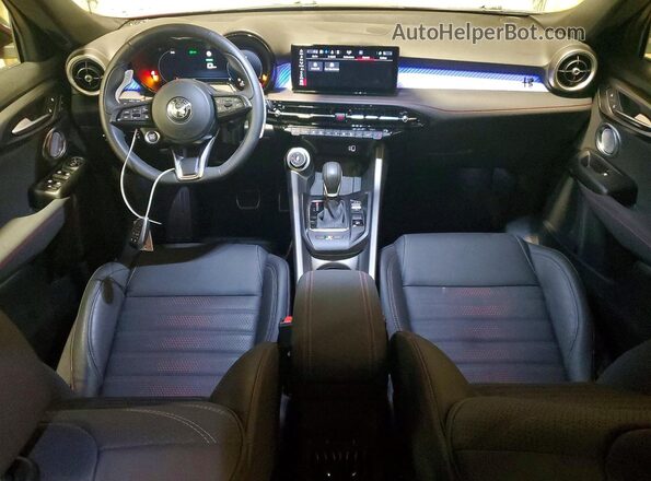 ZASPATTW9S3086461 2025 ALFA ROMEO OTHER Красный Вид панели приборов