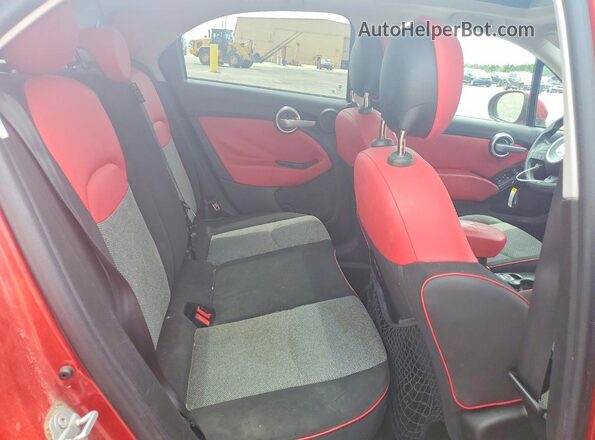 ZFBCFXBT7GP388702 2016 FIAT 500X Red Vista de los asientos traseros